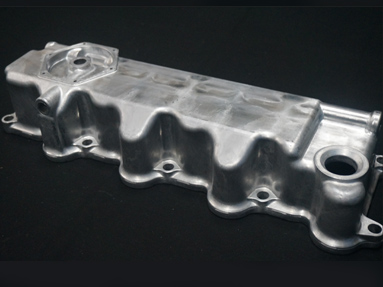 4気筒汎用エンジン用ヘッドカバー
