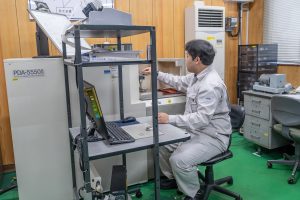 発行分析装置